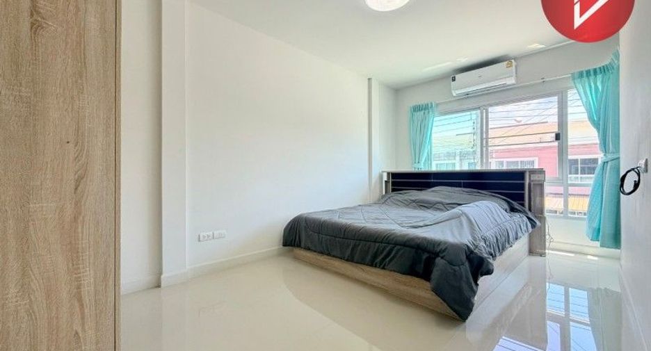Casa adosada en venta de 3 habitaciones en Mueang Samut Sakhon, Samut Sakhon