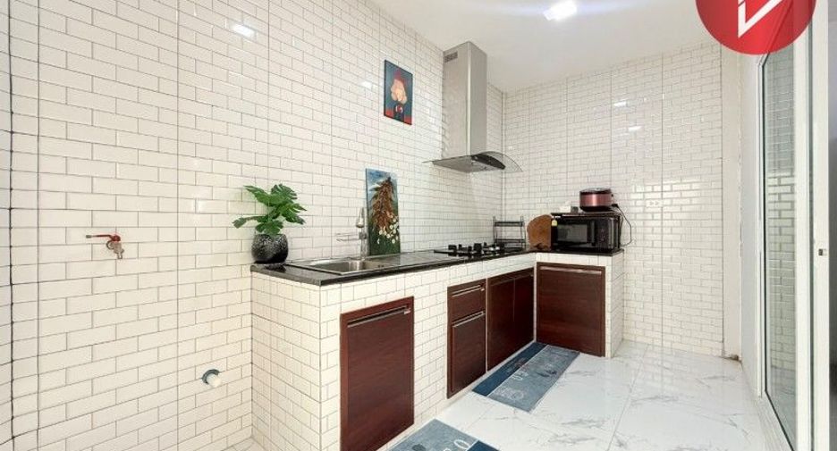 Casa adosada en venta de 3 habitaciones en Mueang Samut Sakhon, Samut Sakhon