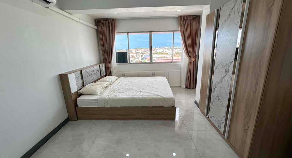 For rent 3 bedrooms condo in Jomtien, Pattaya