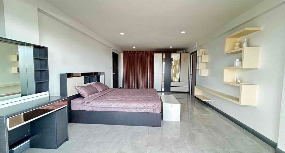 For rent 3 bedrooms condo in Jomtien, Pattaya