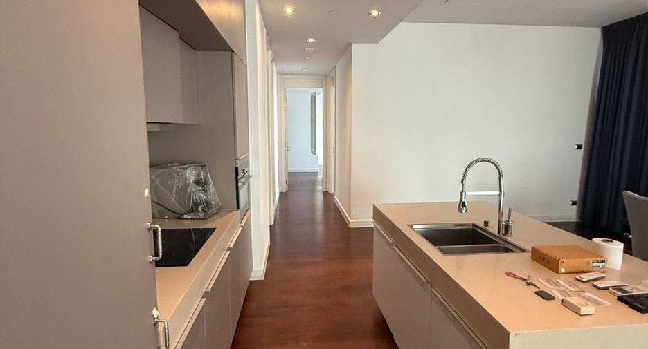 For rent 3 bedrooms condo in Khlong Toei, Bangkok