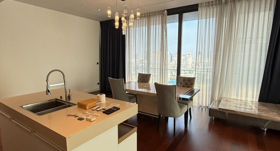 For rent 3 bedrooms condo in Khlong Toei, Bangkok