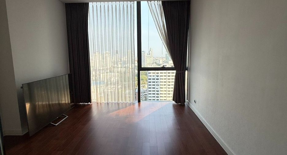 For rent 3 bedrooms condo in Khlong Toei, Bangkok