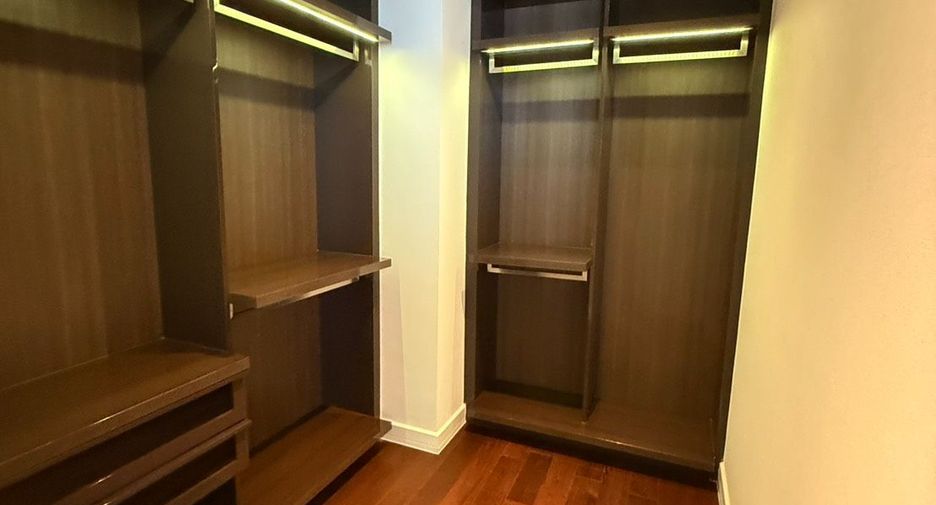 Wohnung zur Miete mit 3 Zimmer in Khlong Toei, Bangkok