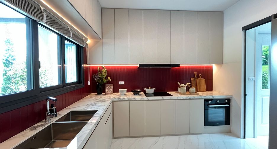 Casa en venta de 4 habitaciones en Mueang Nonthaburi, Nonthaburi