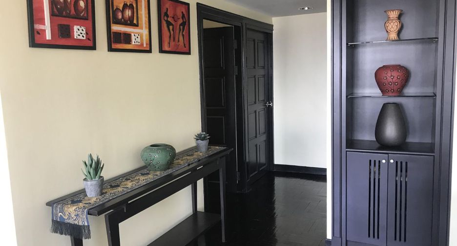For rent 3 ベッドルーム condo in Khlong Toei, Bangkok