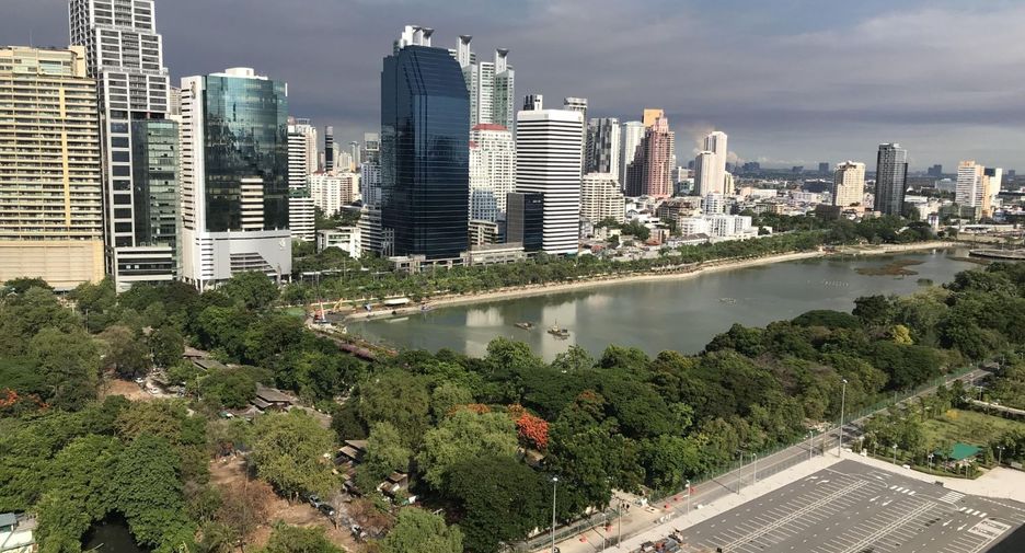 For rent 3 ベッドルーム condo in Khlong Toei, Bangkok