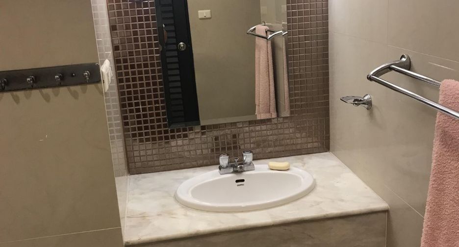 For rent 3 ベッドルーム condo in Khlong Toei, Bangkok