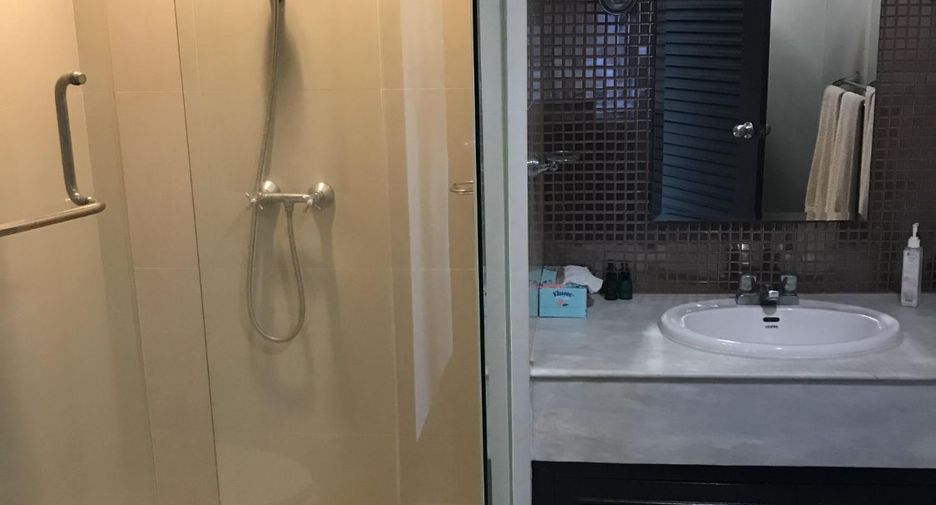 For rent 3 ベッドルーム condo in Khlong Toei, Bangkok