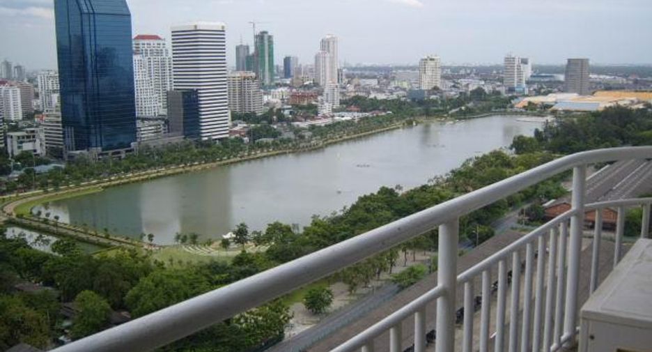 For rent 3 ベッドルーム condo in Khlong Toei, Bangkok