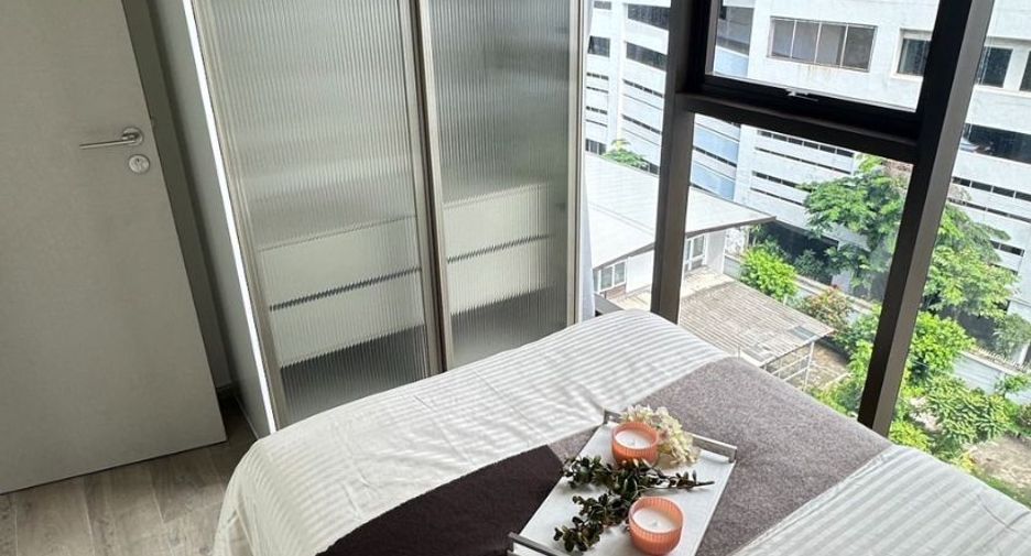 For rent 2 bedrooms condo in Khlong Toei, Bangkok
