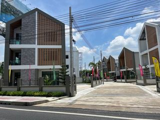 Büro zur Miete und zum Kauf mit 3 Zimmer in Pak Kret, Nonthaburi