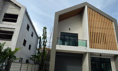 Büro zur Miete und zum Kauf mit 3 Zimmer in Pak Kret, Nonthaburi