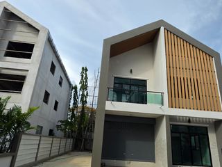 Büro zur Miete und zum Kauf mit 3 Zimmer in Pak Kret, Nonthaburi