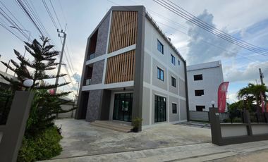 Büro zur Miete und zum Kauf mit 3 Zimmer in Pak Kret, Nonthaburi