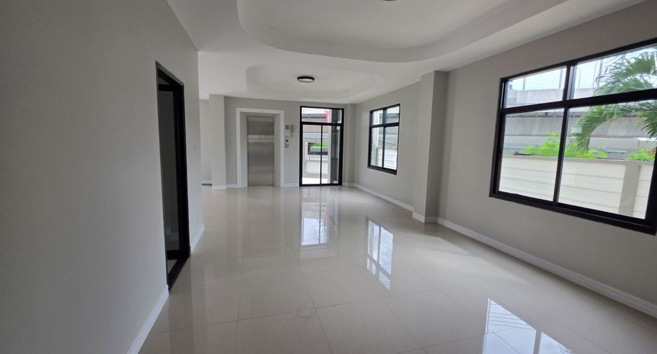 Büro zur Miete und zum Kauf mit 3 Zimmer in Pak Kret, Nonthaburi