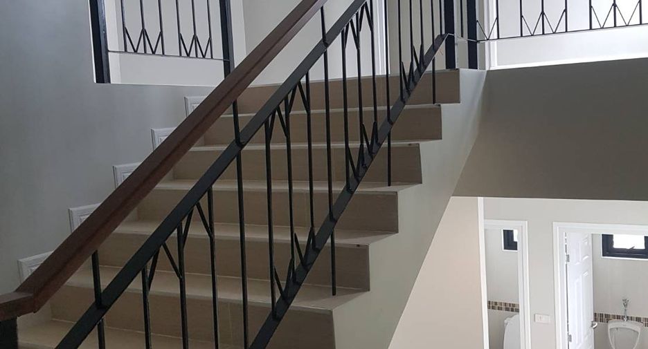 Büro zur Miete und zum Kauf mit 3 Zimmer in Pak Kret, Nonthaburi