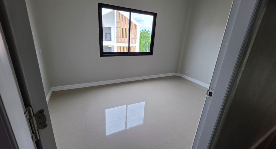 Büro zur Miete und zum Kauf mit 3 Zimmer in Pak Kret, Nonthaburi