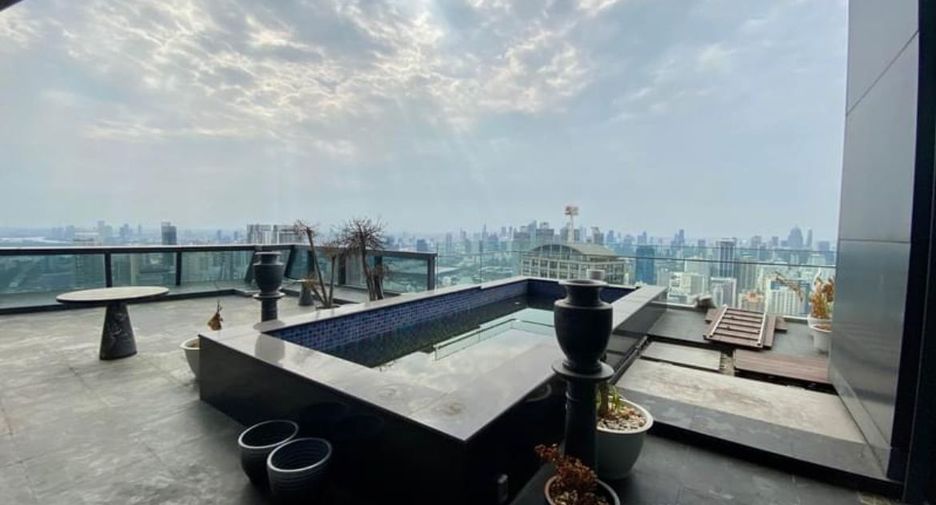 For rent 4 bedrooms apartment in Khlong Toei, Bangkok