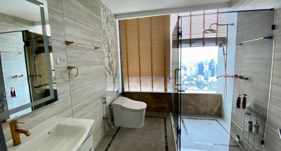 For rent 4 bedrooms apartment in Khlong Toei, Bangkok
