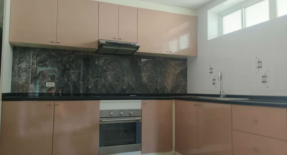 For rent and for sale 3 bedrooms condo in Bang Lamung, Chonburi