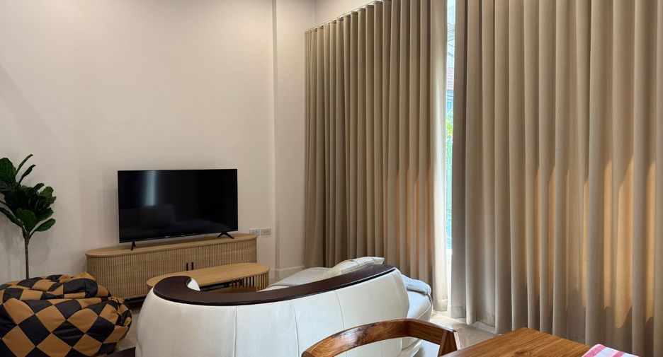 For sale 3 bedrooms townhouse in Mueang Samut Prakan, Samut Prakan