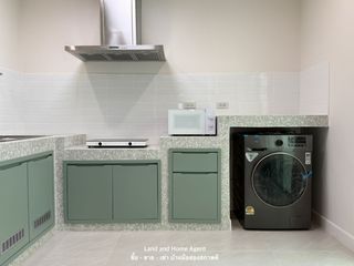 For sale 3 bedrooms townhouse in Mueang Samut Prakan, Samut Prakan