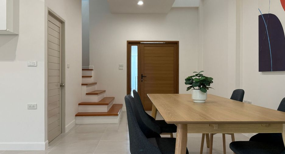 For sale 3 bedrooms townhouse in Mueang Samut Prakan, Samut Prakan