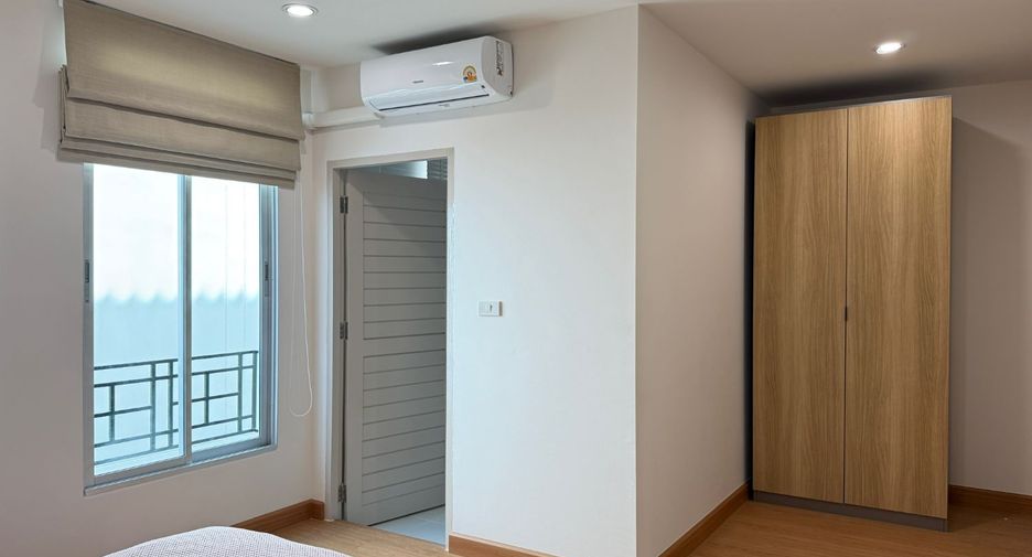 For sale 3 bedrooms townhouse in Mueang Samut Prakan, Samut Prakan