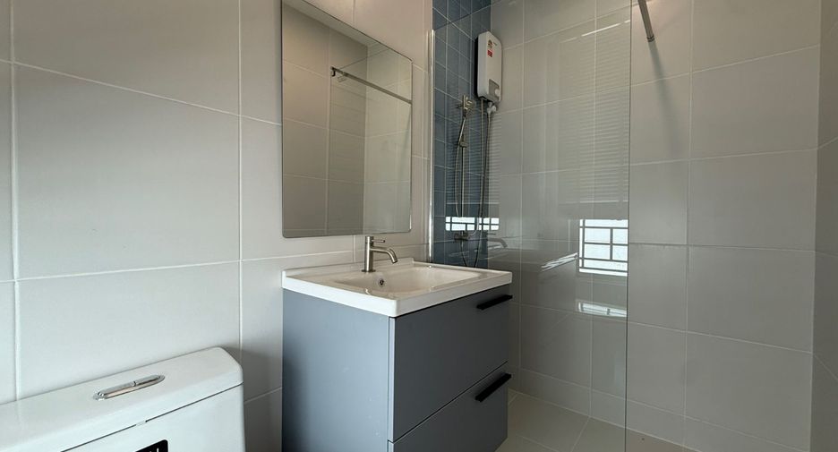 For sale 3 bedrooms townhouse in Mueang Samut Prakan, Samut Prakan
