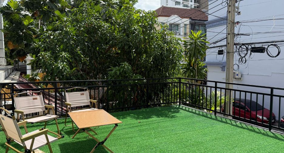 For sale 3 bedrooms townhouse in Mueang Samut Prakan, Samut Prakan