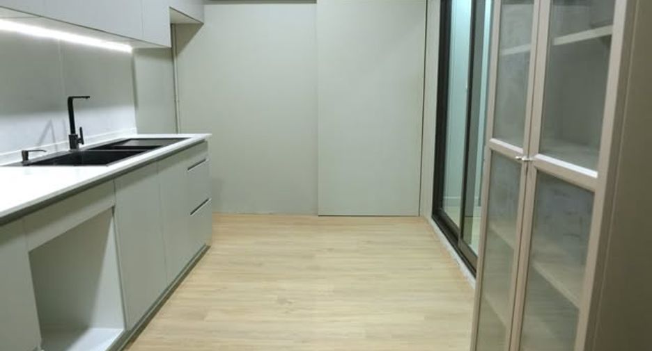 For sale 3 bedrooms townhouse in Suan Luang, Bangkok