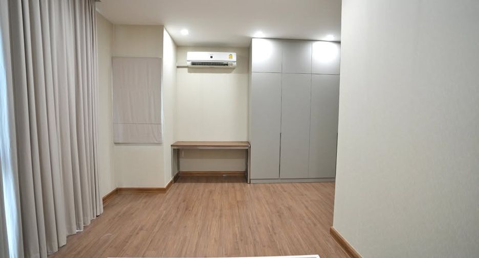 For sale 3 bedrooms townhouse in Suan Luang, Bangkok