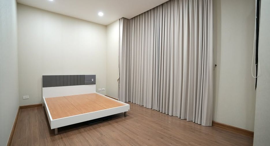 For sale 3 bedrooms townhouse in Suan Luang, Bangkok
