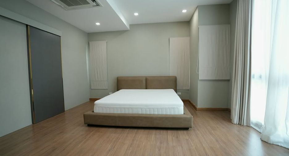 For sale 3 bedrooms townhouse in Suan Luang, Bangkok