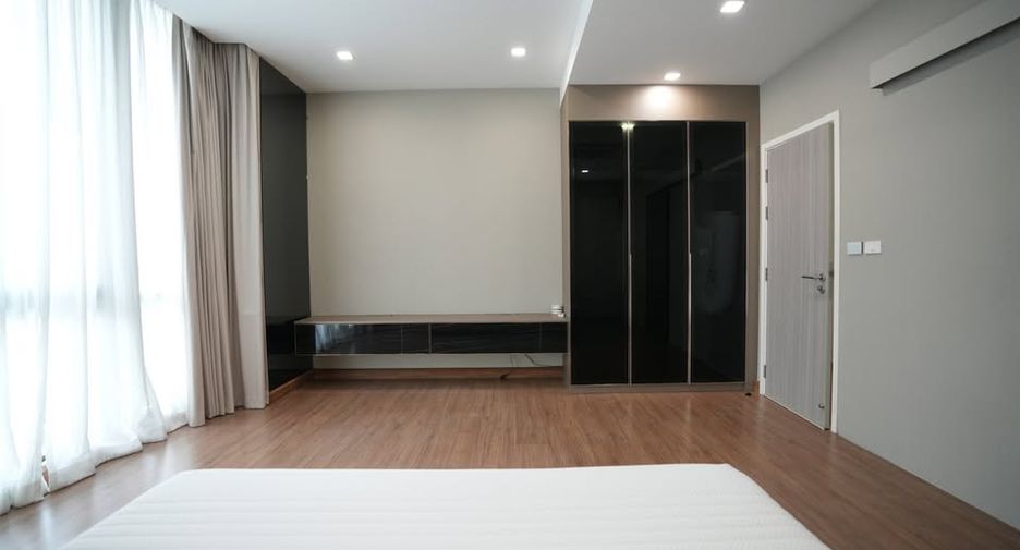 For sale 3 bedrooms townhouse in Suan Luang, Bangkok