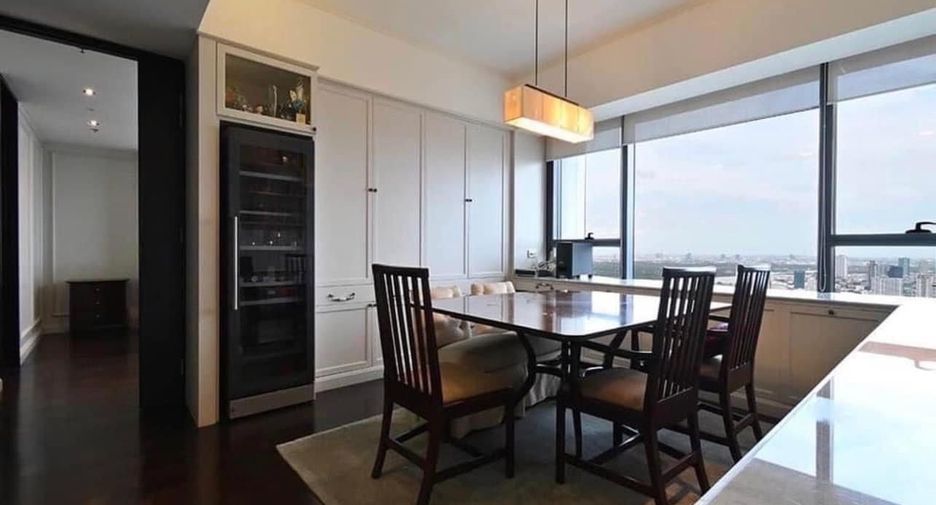 For rent 4 bedrooms apartment in Sathon, Bangkok