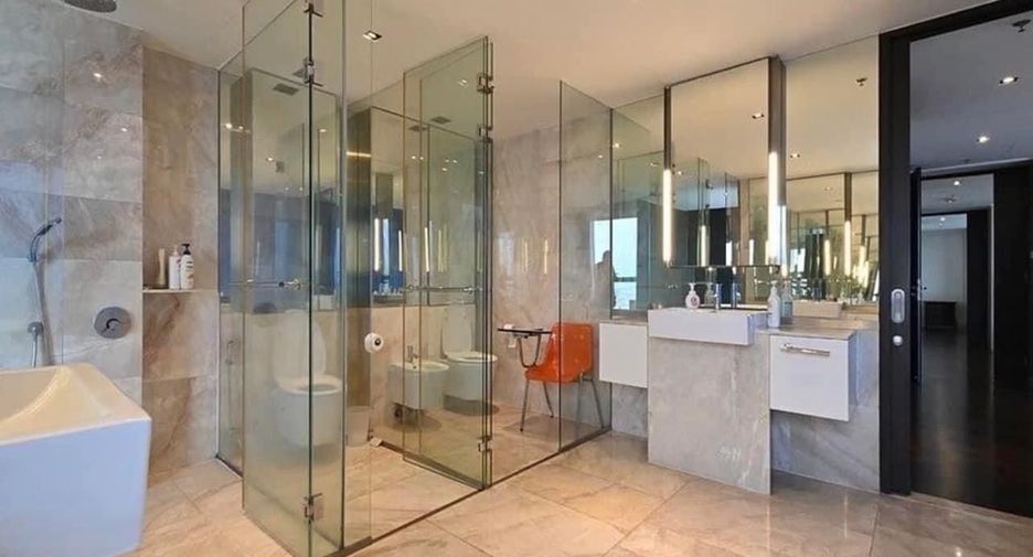 For rent 4 bedrooms apartment in Sathon, Bangkok