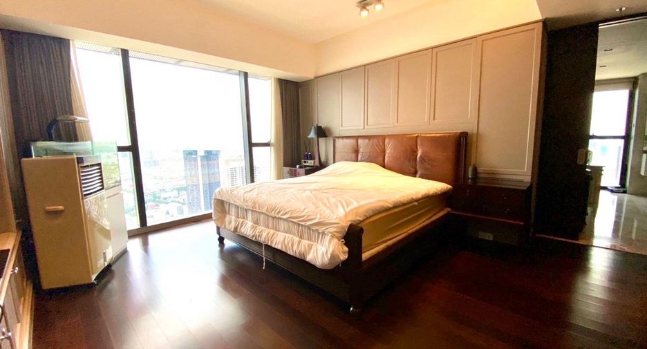 For rent 4 bedrooms apartment in Sathon, Bangkok