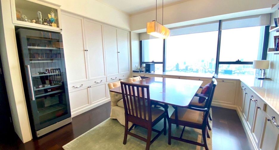 For rent 4 bedrooms apartment in Sathon, Bangkok