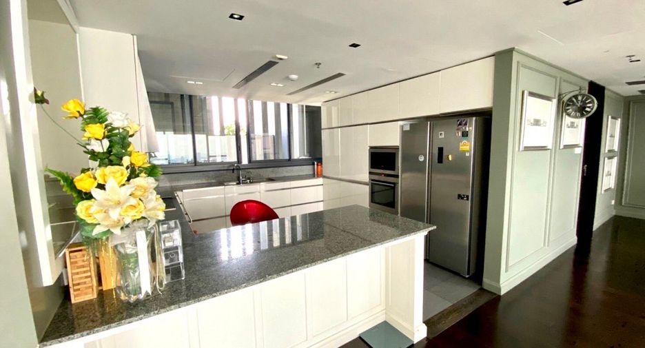 For rent 4 bedrooms apartment in Sathon, Bangkok