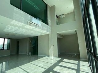 For rent 4 bedrooms office in Suan Luang, Bangkok