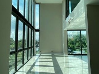 For rent 4 bedrooms office in Suan Luang, Bangkok