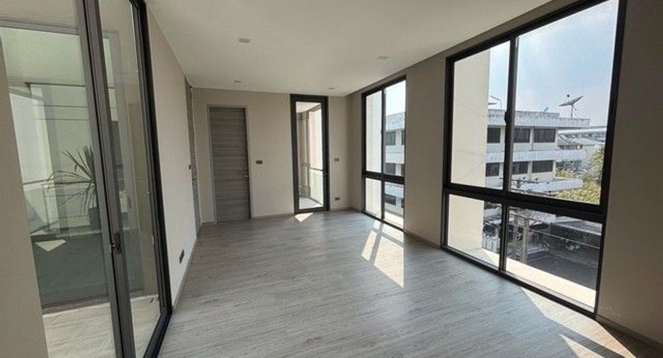 For rent 4 bedrooms office in Suan Luang, Bangkok