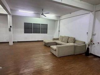 For rent 7 bedrooms office in Phra Khanong, Bangkok