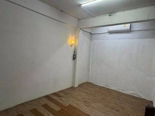 For rent 7 bedrooms office in Phra Khanong, Bangkok