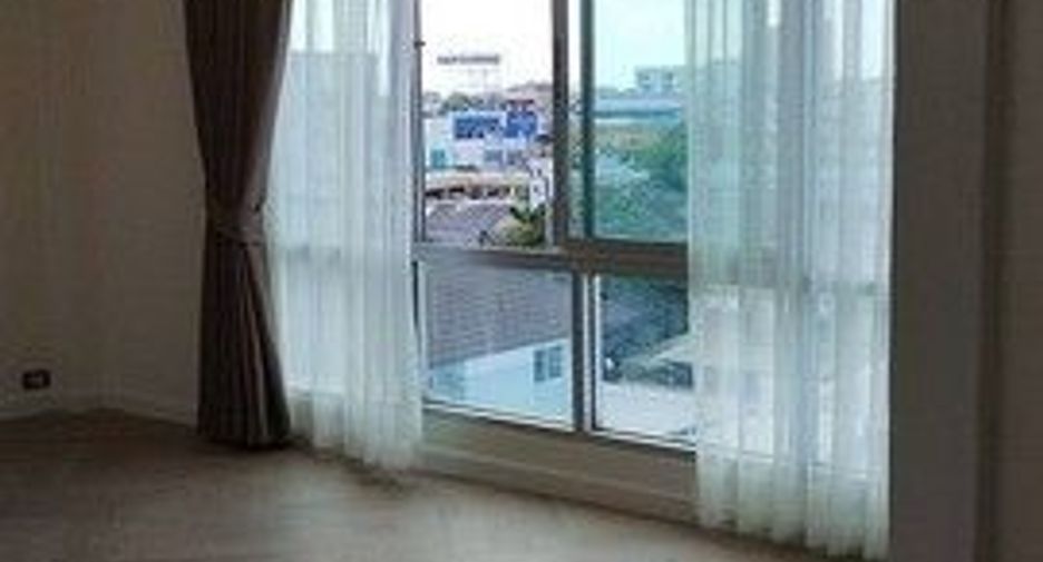 For rent 2 bedrooms office in Lat Phrao, Bangkok