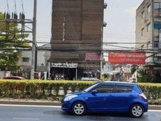 For rent 4 bedrooms retail Space in Bang Khen, Bangkok