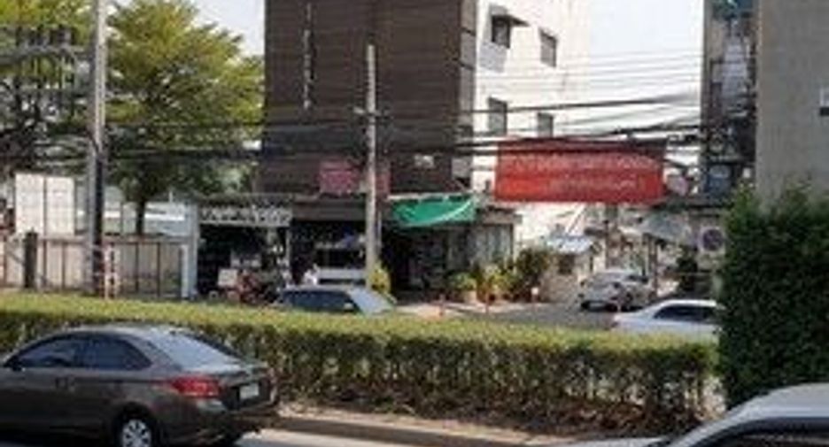 For rent 4 bedrooms retail Space in Bang Khen, Bangkok