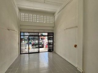 For rent 2 bedrooms retail Space in Bang Kapi, Bangkok